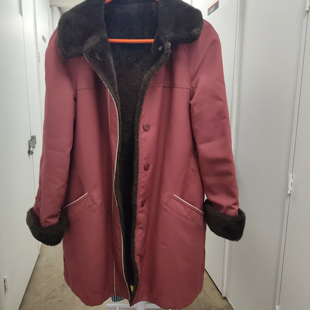 Vintage Women's Burgundy Coat with Faux Fur Trim